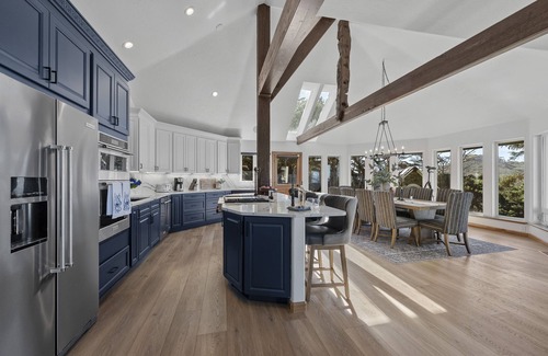 Gold Beach House | Oceanfront escape with beach access, private hot tub and game room