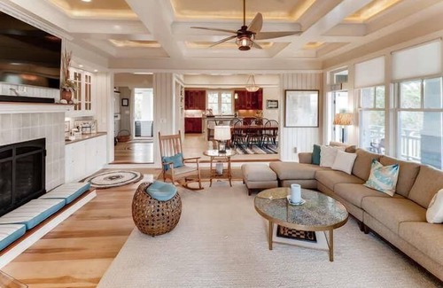 South Beach House | Oceanfront Family Friendly with Outside Play area, BHI