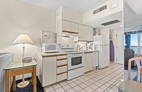 Downtown Myrtle Beach Hotel | Oceanfront Family 1 br + Kids Bunk Nook S