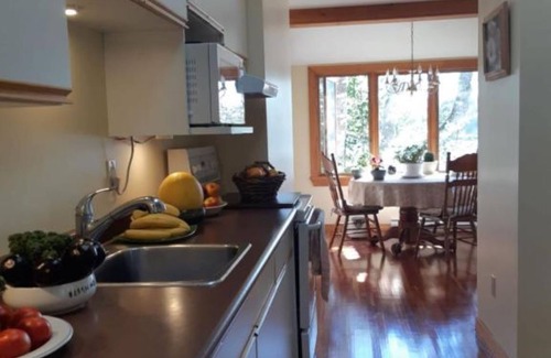 Chester Cottage | Oceanfront Garden Cottage - Gateway to Attractions & Towns. Private Cove Mooring