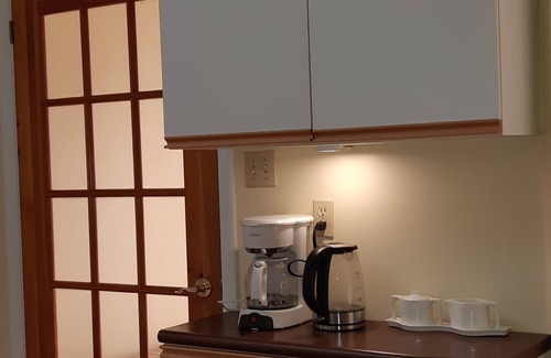 Chester Cottage | Oceanfront Garden Cottage - Gateway to Attractions & Towns. Private Cove Mooring