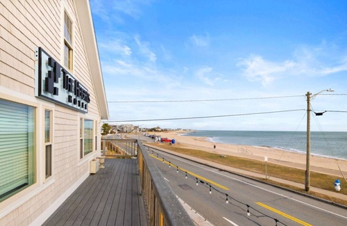 Falmouth Apartment | Oceanfront Getaway | 2 Double Beds & Kitchenette