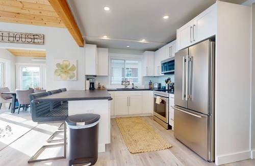 Coupeville House | Oceanfront getaway with sprawling deck, gas grill, mountain views and W/D