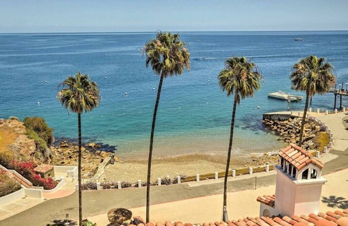 Avalon Condo | Oceanfront Hamilton Cove Penthouse suite with stunning panoramic views!