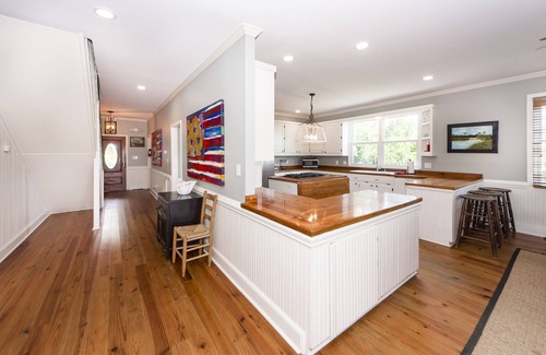 Sullivan's Island House | Oceanfront Home, Stunning Views, Sun Deck, Screened Porch, Walk to restaurants!