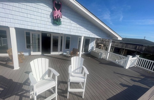 Jacksonville House | Oceanfront Home, Best Location: Walk to Town, 4 Bed/3 Bath, Pet Friendly!