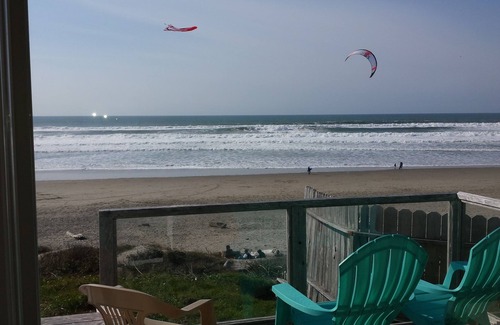 Roads End House | Oceanfront in Lincoln City Roads End - Literally Steps Away From the Beach!