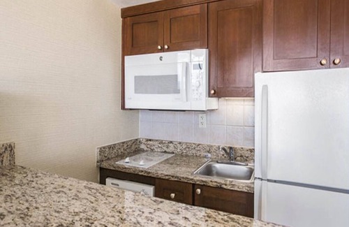 Northeast Virginia Beach Resort | Oceanfront in Virginia Beach with balcony overlooking the beach