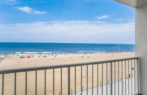Northeast Virginia Beach Resort | Oceanfront in Virginia Beach with balcony overlooking the beach