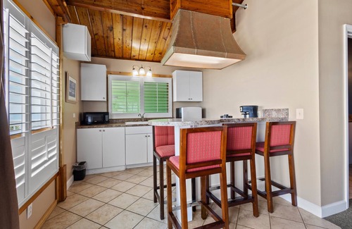 Fort Pierce Hotel | Oceanfront Inn Suite #12- Ocean View Balcony - King Bed