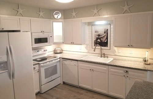 Rodanthe Condo | OCEANFRONT! LINENS PROVIDED! COMPLIMENTARY AMENITIES! GUEST FAVORITE!