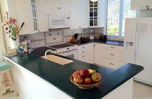 Kahaluu Bay Condo | Oceanfront Luxury Condo Closest to Beach