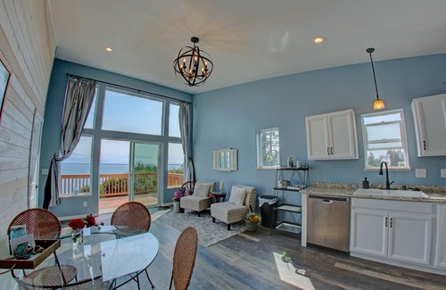 Homer Apartment | Oceanfront Luxury Penthouse Overlooking Kachemak Bay and the Homer Spit!