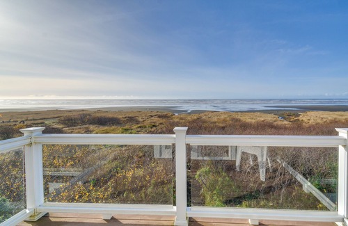 Moclips House | Oceanfront Moclips Retreat w/Beach Access & View!