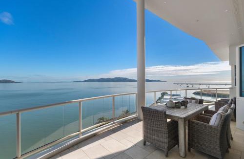Townsville Apartment | Oceanfront Modern Penthouse with Panoramic Views