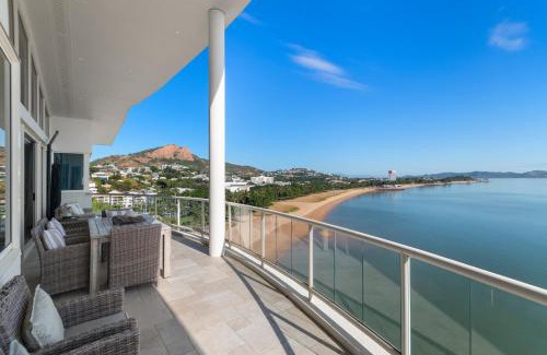 Townsville Apartment | Oceanfront Modern Penthouse with Panoramic Views