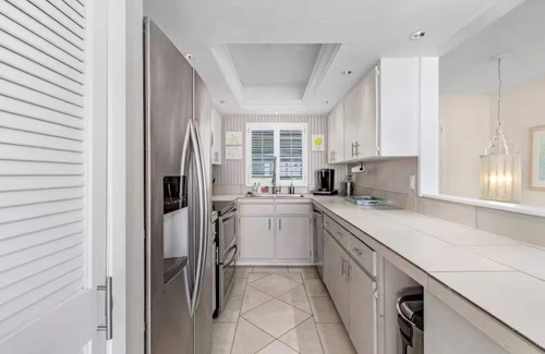 Bokeelia House | Oceanfront Multi-Family Retreat/4 Bed, 4.5 Bath/2 Fully Equipped Kitchens!