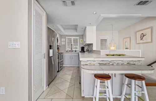Bokeelia House | Oceanfront Multi-Family Retreat/4 Bed, 4.5 Bath/2 Fully Equipped Kitchens!