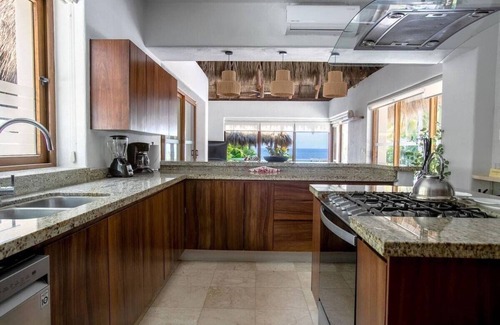 La Cruz de Huanacaxtle House | Oceanfront Retreat with Private Pool & Jacuzzi