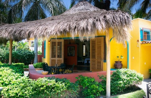 La Cruz de Huanacaxtle Cabin | Oceanfront villa private beach