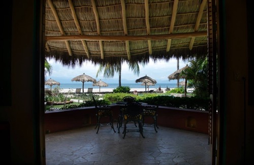 La Cruz de Huanacaxtle Cabin | Oceanfront villa private beach