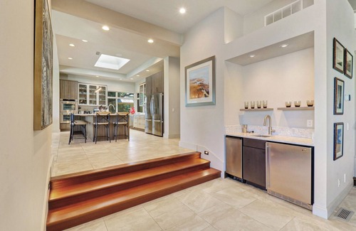 Beach Lagoon House | Oceanfront Paradise:Luxurious 8-Bedroom Home with Pool and Spectacular Views!