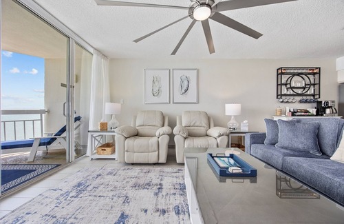 Garden City Condo | Oceanfront Penthouse Level! King bed Recliners Coffee Bar!