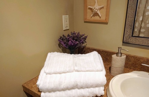 Long Beach House | Oceanfront/Pool/Bikes/Parking/Location! Location! Great Energy, Great Vibe!