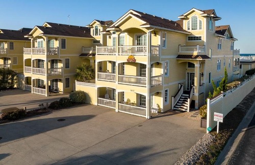 Kill Devil Hills House | OCEANFRONT, Pool, H Tub, Theater Rm, Rec Rm, Prvt Beach access, KD1613, Paradise VI