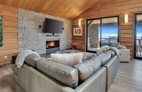 Watsonville House | Oceanfront Retreats at Pajaro Dunes is a renovated, fully equipped Property