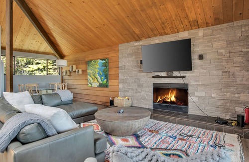 Watsonville House | Oceanfront Retreats at Pajaro Dunes is a renovated, fully equipped Property
