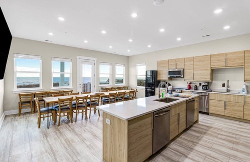 Crescent Beach House | Oceanfront Spectacular Views Media/Game Room Beach Access Private Pool Unit B