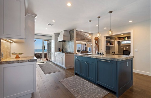 Del Mar House | Oceanfront sanctuary nestled on the sand in the heart of Del Mar's Beach Colony