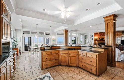 Isle of Palms House | OCEANFRONT /SEASIDE BEAUTY /POOL /GREAT FOR LARGE GROUPS