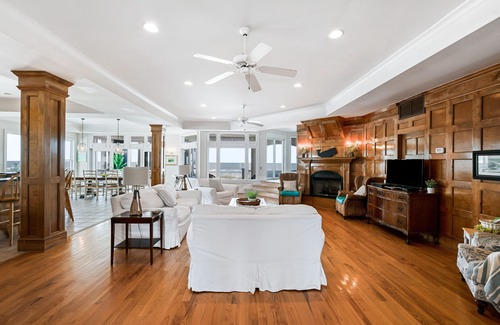 Isle of Palms House | OCEANFRONT /SEASIDE BEAUTY /POOL /GREAT FOR LARGE GROUPS