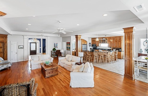 Isle of Palms House | OCEANFRONT /SEASIDE BEAUTY /POOL /GREAT FOR LARGE GROUPS