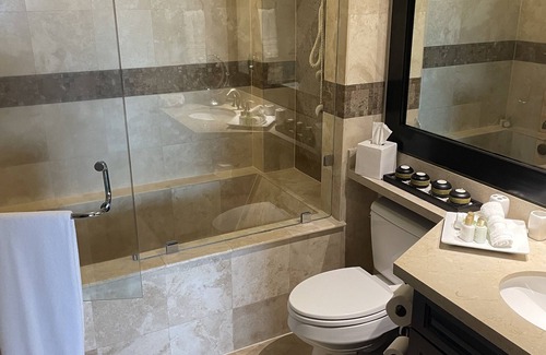 South Shore Hotel Area Resort | Oceanfront studio in resort with pool