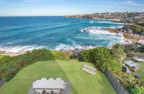 Sydney Apartment | Oceanfront Tamarama Apartment: Best View in Sydney