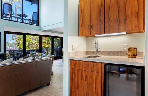 Kahaluu Bay Condo | Oceanfront Townhome with Pool and Hot Tub