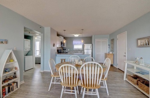 Sneads Ferry Condo | Oceanfront End Unit 2BR Condo - Linens Included