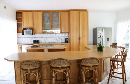 Kini Bay House | Oceans End - a home on the beach