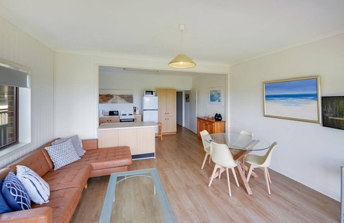 Avoca Beach Apartment | Oceanside - direct access to Avoca Beach