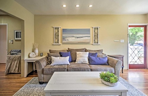 Townsite House | Oceanside Home with Yard - Walk to Beach and Pier