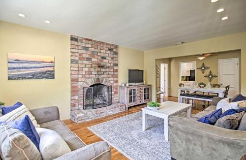 Townsite House | Oceanside Home with Yard - Walk to Beach and Pier