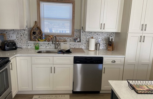 Duck Cottage | Oceanside in Duck. 170 Yds to Bch, Keyless entry, linens included. owner operate