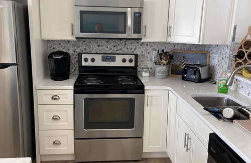 Duck Cottage | Oceanside in Duck. 170 Yds to Bch, Keyless entry, linens included. owner operate