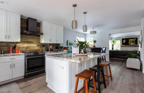 Loma Alta House | Oceanside Jungalow, 5 Minutes from the Beach!