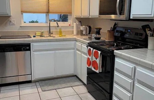 Oceana Condo | Oceanside Mid-Century Modern Oasis