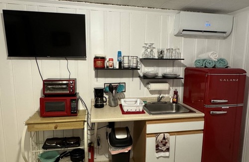 Hampton Apartment | Oceanside Motel Room! The best surfing on the coast!