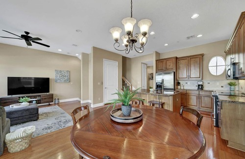 Hutchinson Island South House | OCEANSIDE TOWNHOME ON HUTCHINSON ISLAND. GATED, POOL, SPA, GYM, BEACH ACCESS